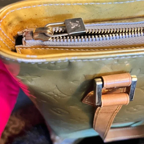 ✨Sold✨ Louis Vuitton Monogram Vernis Houston Antique Gold Patent Leather Bag - Picture 11 of 17